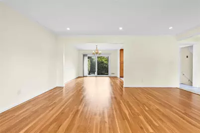 906 Bromton Drive, Westbury, NY 11590 - Photo 19