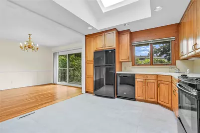 906 Bromton Drive, Westbury, NY 11590 - Photo 11