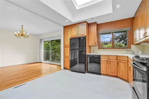 906 Bromton Dr, Westbury, NY 11590 - Photo 11