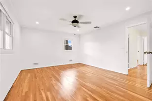 906 Bromton Dr, Westbury, NY 11590 - Photo 21