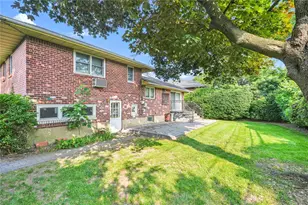 906 Bromton Dr, Westbury, NY 11590 - Photo 5