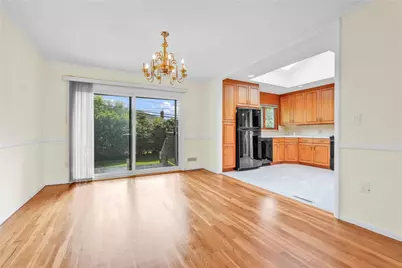 906 Bromton Drive, Westbury, NY 11590 - Photo 23