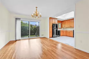 906 Bromton Dr, Westbury, NY 11590 - Photo 23