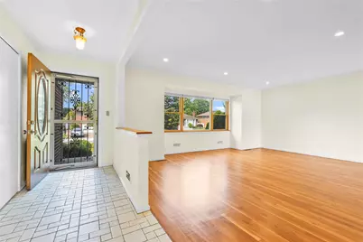 906 Bromton Drive, Westbury, NY 11590 - Photo 15