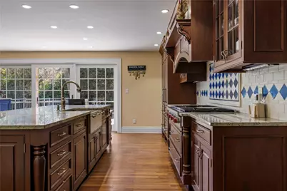 233 Narragansett Avenue, Lawrence, NY 11559 - Photo 9