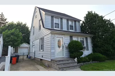 15 Stratford Avenue, Williston Park, NY 11596 - Photo 1