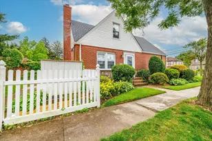 360 Foch Blvd, Mineola, NY 11501 - Photo 21