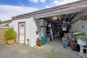 80-04 Cowles Ct, Middle Village, NY 11379 - Photo 23