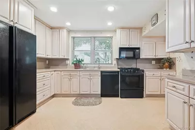 1390 Broadway #118, Hewlett, NY 11557 - Photo 9