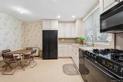 1390 Broadway #118, Hewlett, NY 11557 - Photo 11