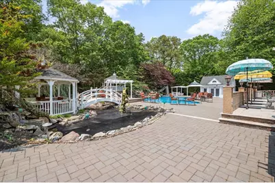 135 Millet Street N, Dix Hills, NY 11746 - Photo 37