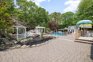 135 Millet St N, Dix Hills, NY 11746 - Photo 37