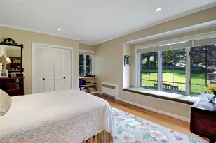 100 Gristmill Ln, Manhasset, NY 11030 - Photo 17