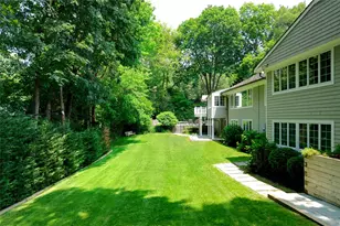 100 Gristmill Ln, Manhasset, NY 11030 - Photo 29