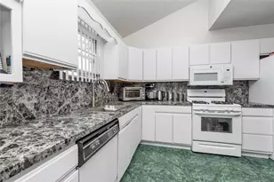 181 Oak St, West Hempstead, NY 11552 - Photo 7