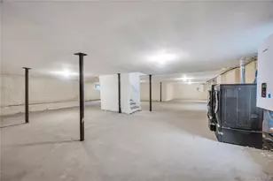 16 Violet Ave, Hicksville, NY 11801 - Photo 29