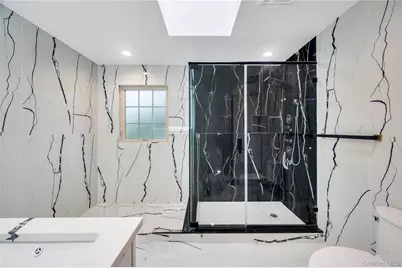 16 Violet Avenue, Hicksville, NY 11801 - Photo 19