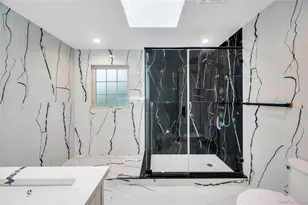 16 Violet Ave, Hicksville, NY 11801 - Photo 19