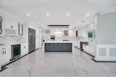 16 Violet Avenue, Hicksville, NY 11801 - Photo 9