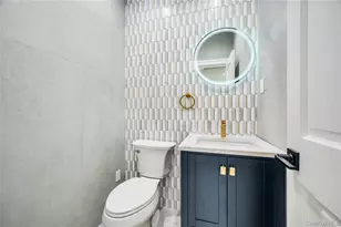 16 Violet Ave, Hicksville, NY 11801 - Photo 15