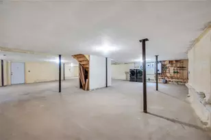 16 Violet Ave, Hicksville, NY 11801 - Photo 31