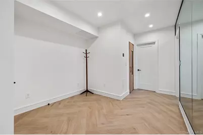 70 Candy Ln, Great Neck, NY 11023 - Photo 41