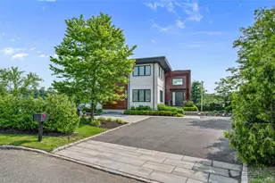 70 Candy Ln, Great Neck, NY 11023 - Photo 3