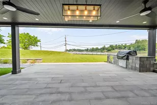 70 Candy Ln, Great Neck, NY 11023 - Photo 35