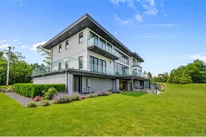 70 Candy Ln, Great Neck, NY 11023 - Photo 33