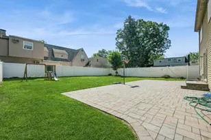 413 Robyn Pl, East Meadow, NY 11554 - Photo 39