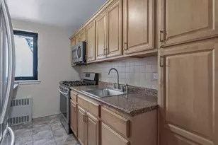 87-50 204th St, Hollis, NY 11423 - Photo 5