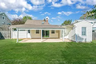 95 Lantern Rd, Hicksville, NY 11801 - Photo 33