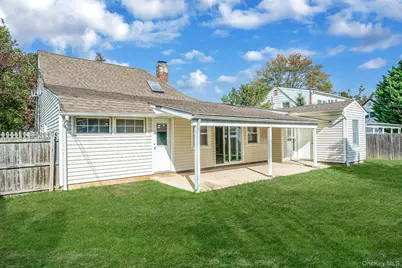 95 Lantern Road, Hicksville, NY 11801 - Photo 35