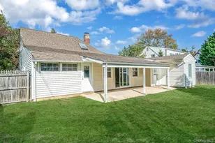 95 Lantern Rd, Hicksville, NY 11801 - Photo 35