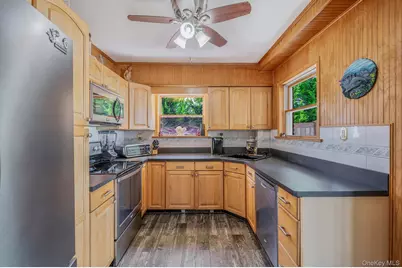 87 E Shore Drive, Babylon, NY 11702 - Photo 11