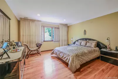 1537 Laurel Hollow Road, Syosset, NY 11791 - Photo 29