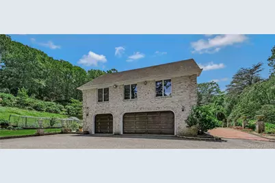 1537 Laurel Hollow Road, Syosset, NY 11791 - Photo 37
