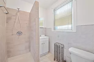 6-65 Nasby Pl, Bayswater, NY 11691 - Photo 9