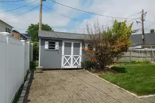 231 Willowood Dr, Wantagh, NY 11793 - Photo 11