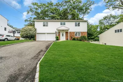 185 Harvard Drive, Plainview, NY 11803 - Photo 3