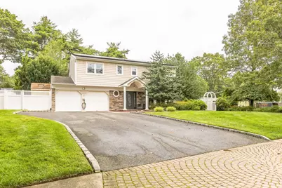 21 Tulipwood Drive, Commack, NY 11725 - Photo 3