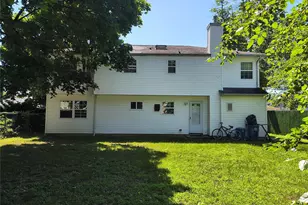 1056 E Arthur St, Uniondale, NY 11553 - Photo 3