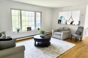 1056 E Arthur St, Uniondale, NY 11553 - Photo 7