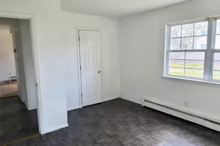 1056 E Arthur St, Uniondale, NY 11553 - Photo 21