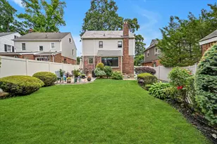 33-50 210th St, Bayside, NY 11361 - Photo 15