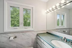 542 Montauk Hwy, Southampton, NY 11968 - Photo 15