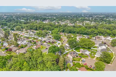 86 S Cabot Lane, Westbury, NY 11590 - Photo 23