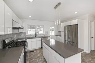 6 Young Ave, Glen Cove, NY 11542 - Photo 9