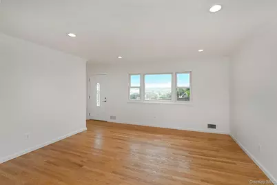 6 Ralph Young Avenue, Glen Cove, NY 11542 - Photo 5