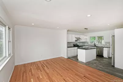 6 Ralph Young Avenue, Glen Cove, NY 11542 - Photo 7